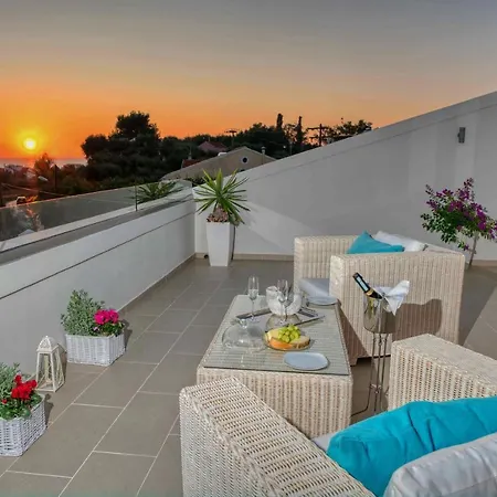 Vozos ヴィラ アリラス